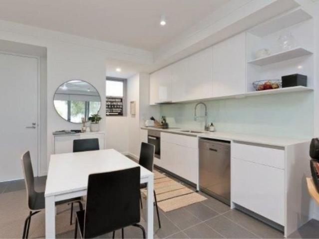 Fully Furnished Beachside Apartment 6 Month Lease