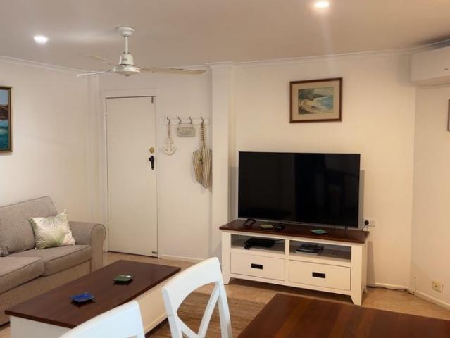 Fully Furnished Beachside Unit – Utilities Included!