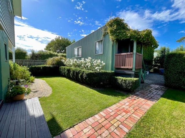 Fully Furnished, Beautifully Presented Studio