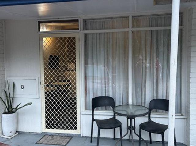 Fully Furnished Bedsitter on the Macksville River