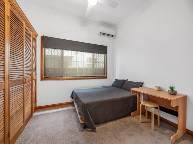 Fully Furnished Bedroom with Ensuite & A/C All Bills Included