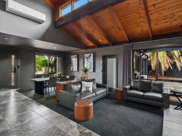 Fully furnished, bespoke home close to Lake Mulwala