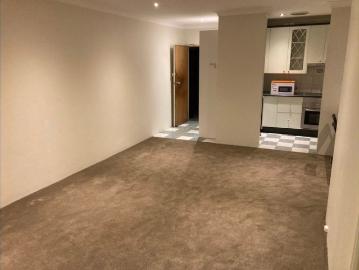 Fully Furnished Bright & Airy 3 Bedroom Apart – Prime Location Next to Shopping Centre! Closed to BUS station!