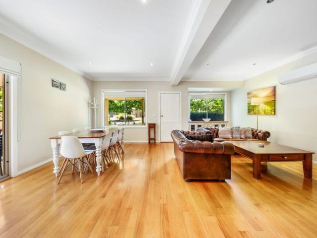 Fully Furnished Bright Townhouse Living – Walk to Everything!