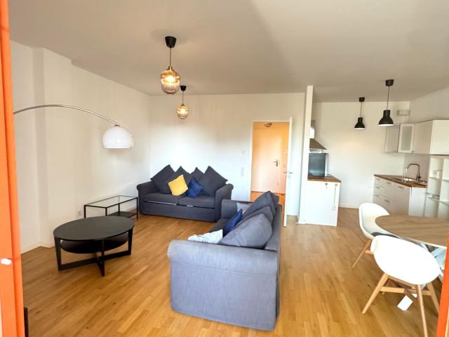 Fully furnished, bright 2 room apartment – quiet rear building, U4 direct to Messe, Frankfurt Amsterdam Apartments for Rent