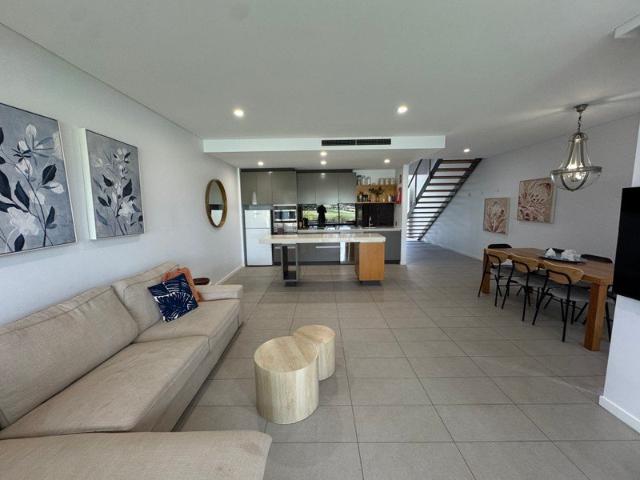 Fully Furnished Generous 3 bedrooms Townhouse in Magenta for lease