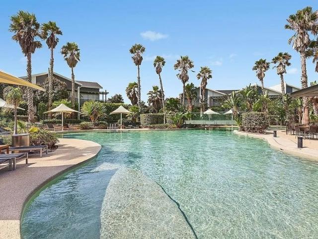 Fully Furnished Generous 2 bedrooms Townhouse in Magenta for lease