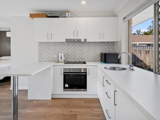 Fully Furnished Granny Flat Excellent Location $550/week