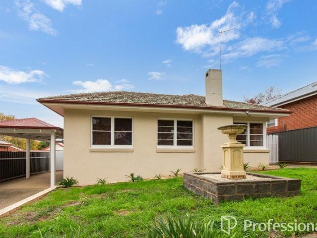 Fully Furnished Grand living on Grandview!