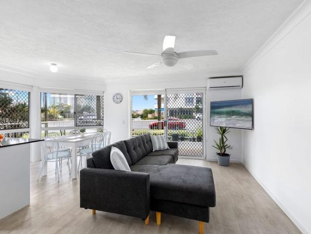 Fully furnished ground floor apartment in the heart of Palm Beach!