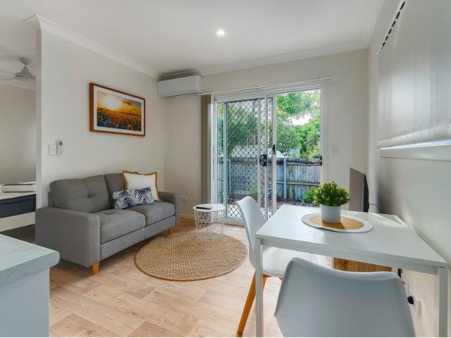 FULLY FURNISHED GROUND FLOOR COURTYARD STUDIO BILLS INCLUDED!