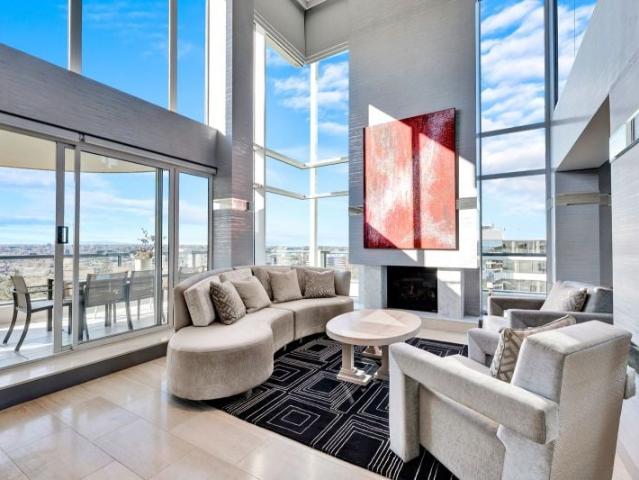 Fully furnished double storey penthouse apartment in revered “Park Central”