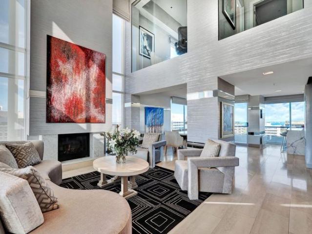 Fully furnished double storey penthouse apartment in revered “Park Central”