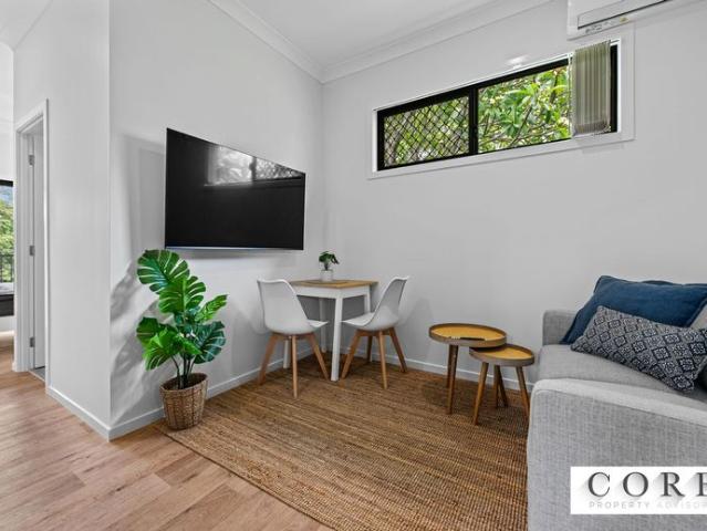 FULLY FURNISHED, DESIGNER STUDIO APARTMENT – BILLS INCLUDED!