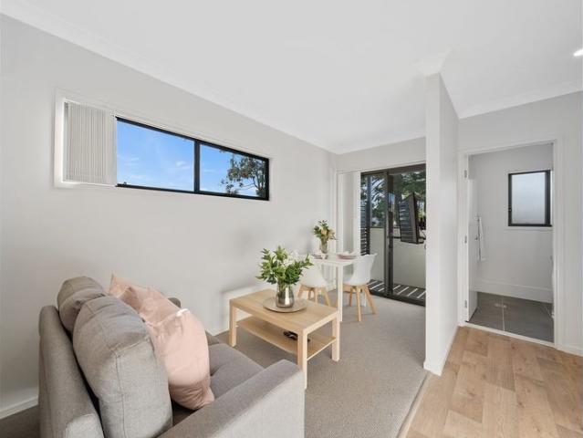 FULLY FURNISHED, DESIGNER STUDIO APARTMENT– BILLS INCLUDED!