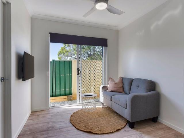 FULLY FURNISHED, DESIGNER STUDIO APARTMENT– BILLS INCLUDED!