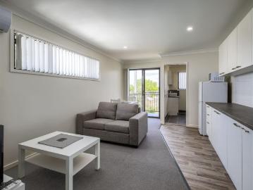 FULLY FURNISHED, DESIGNER STUDIO APARTMENT– BILLS INCLUDED!