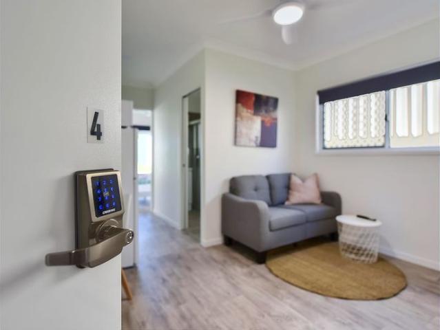 FULLY FURNISHED, DESIGNER STUDIO APARTMENT– BILLS INCLUDED!