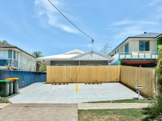 FULLY FURNISHED, DESIGNER STUDIO APARTMENT BILLS INCLUDED!