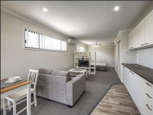 FULLY FURNISHED, DESIGNER STUDIO APARTMENT– BILLS INCLUDED!