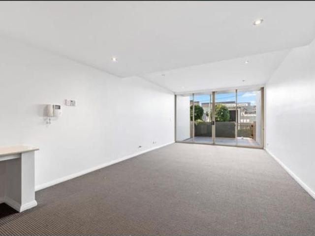 Fully Furnished Duplex 2 bedroom Apartment Great Location Closed to Train station & Market!