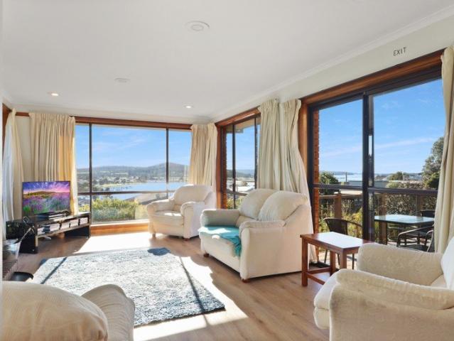 Fully Furnished. Easy Move, Gorgeous View