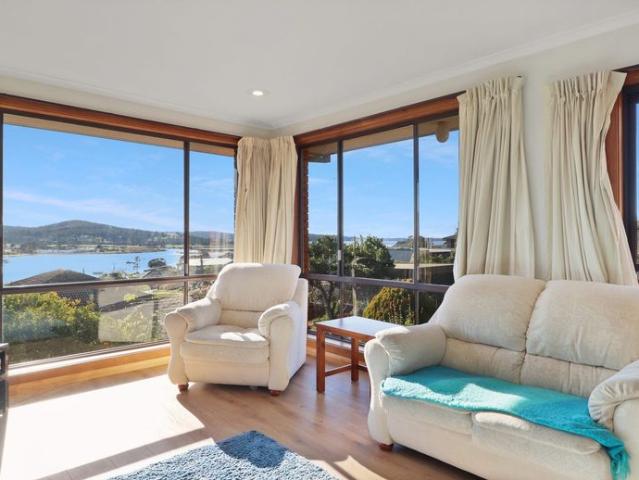Fully Furnished. Easy Move, Gorgeous View