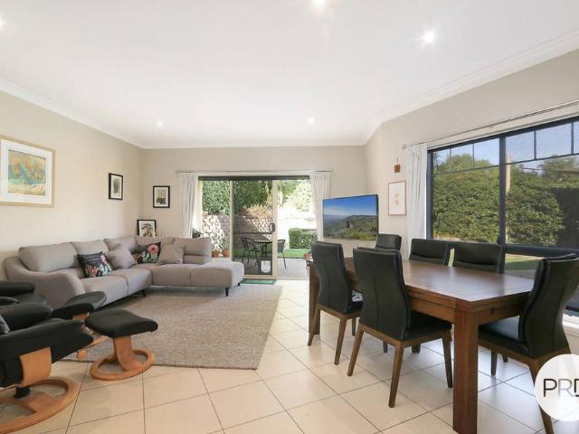 FULLY FURNISHED ELEGANCE AWAITS!