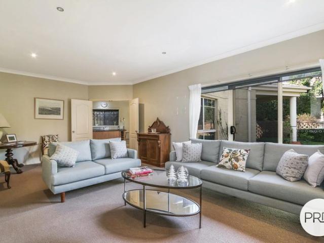 FULLY FURNISHED ELEGANCE AWAITS!