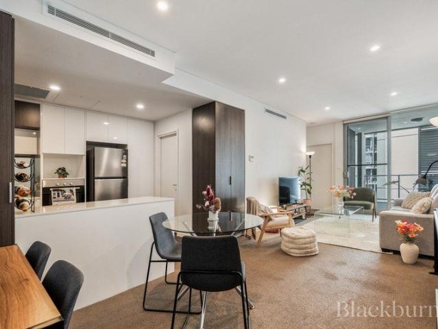FULLY FURNISHED & EQUIPPED IN PRIME LOCATION!
