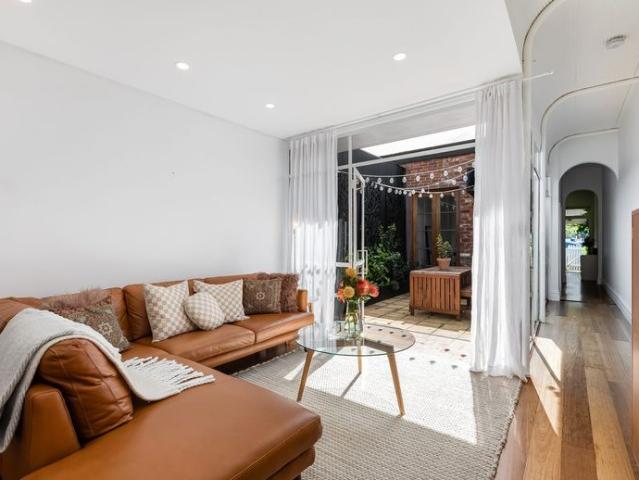 Fully Furnished & Equipped Row Cottage in Enviable North Adelaide