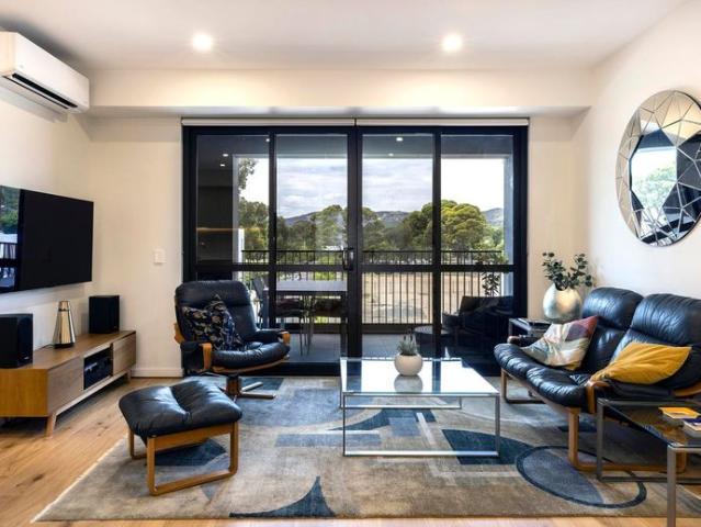FULLY FURNISHED Executive Apartment, Ideally Located