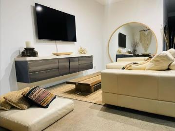 Fully Furnished Executive Apartment in Prime Locale