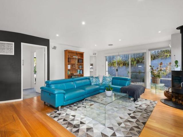 Fully Furnished Executive Home in Blackmans Bay!