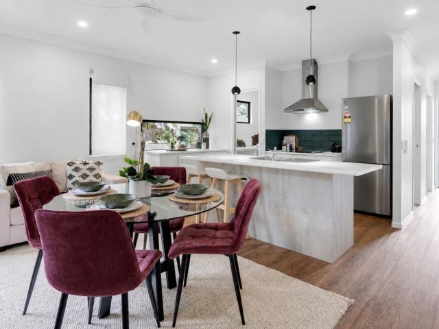 FULLY FURNISHED EXECUTIVE RESIDENCE AVAILABLE APPROXIMATELY LATE OCTOBER