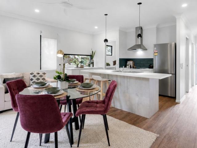 FULLY FURNISHED EXECUTIVE RESIDENCE AVAILABLE APPROXIMATELY LATE OCTOBER