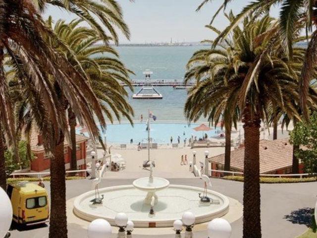 Fully Furnished Executive Residence in the Heart of Geelong West