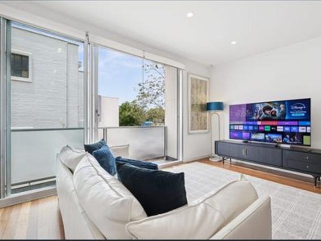 Fully Furnished Executive Townhouse – Mid to Long Term Lease – Prime near South Terrace Location