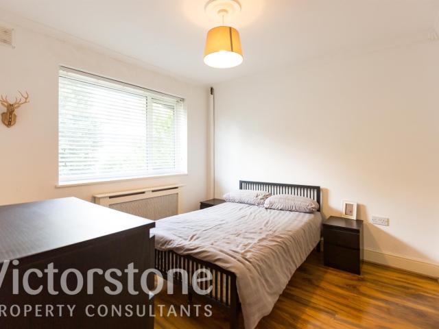 Fully Furnished Four Bedroom Home with Private Garden on Quiet London Road