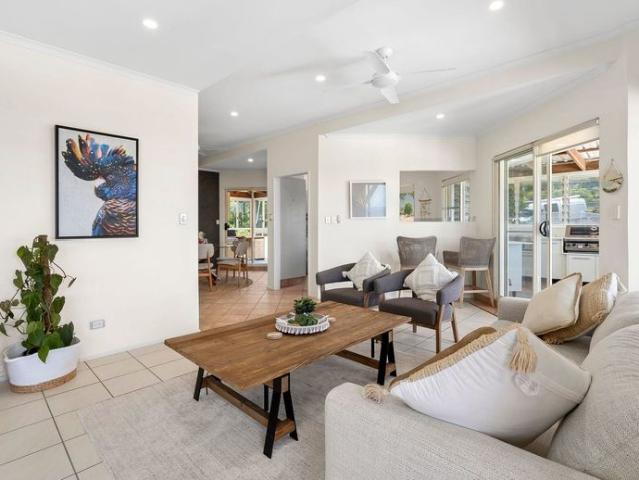 Fully Furnished, fortnightly cleaner Just pack your bags