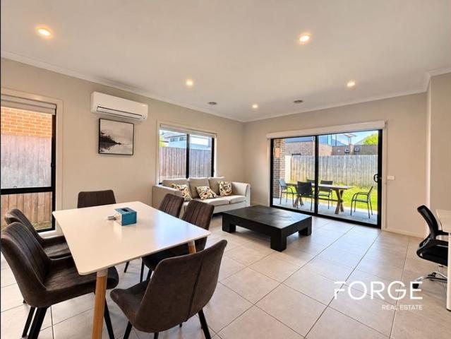 Fully Furnished Family Home Close to Schools & Parks – Available Now!