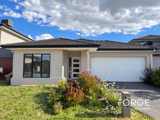 Fully Furnished Family Home Close to Schools & Parks Available Now!