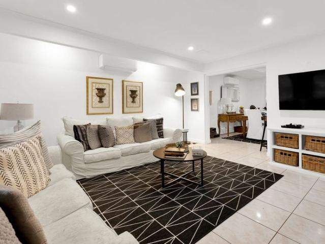 Fully Furnished Fitzroy Gem – Prime Location & Stylish Living