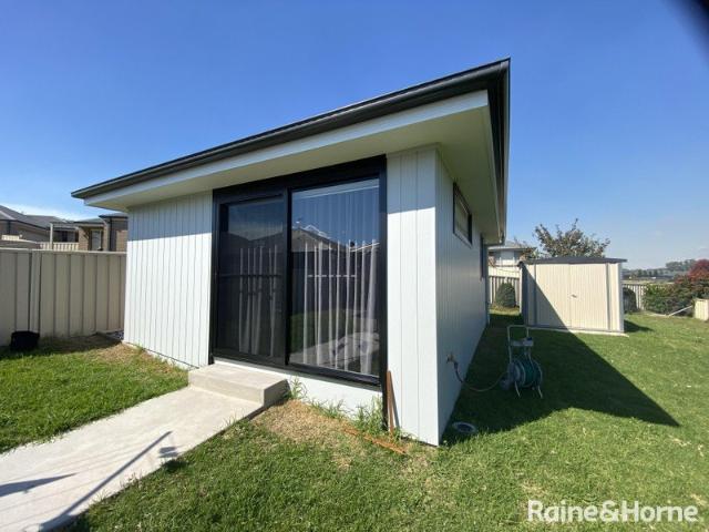 Fully furnished, free stanindg modern Granny Flat Power & Water Included