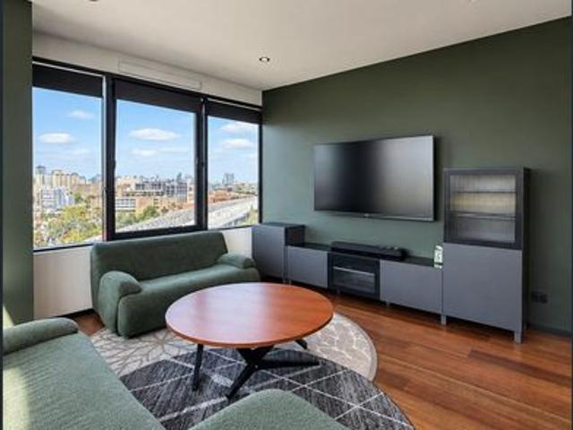 FULLY FURNISHED FRESHLY RENOVATED APARTMENT ON LEVEL 12 WITH CITY VEIWS