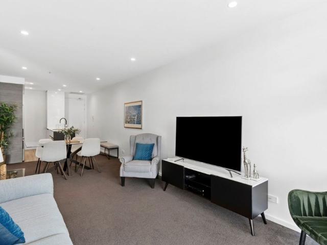 Fully furnished, fully equipped luxury apartment in the heart of the CBD