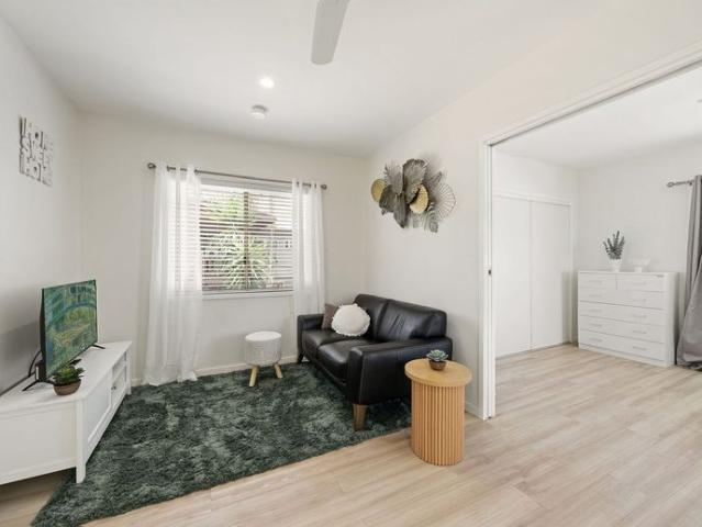 Fully furnished, fully fenced private 2 bedroom unit Kingston