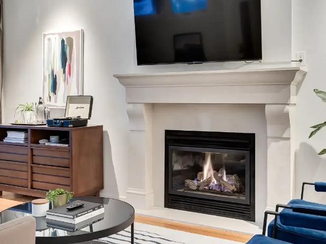 Fully Furnished Killarney Home with 3 fireplaces — 3 Bedrooms House