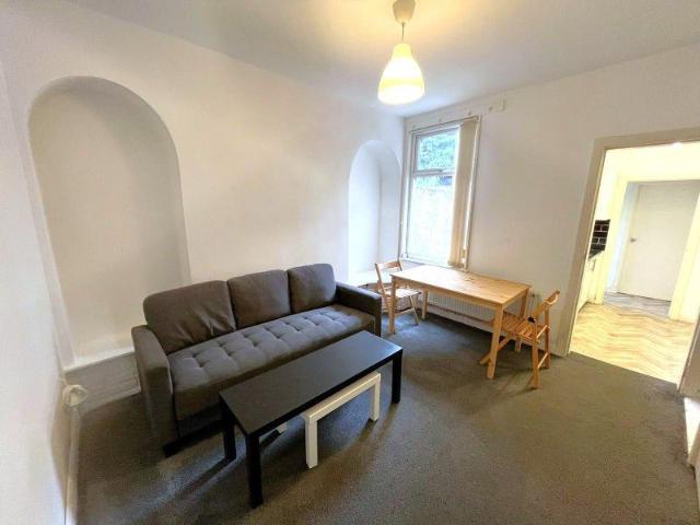 Fully furnished house available in Kensington