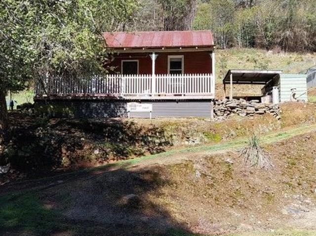 Fully Furnished House in the Heart of Woods Point High Country